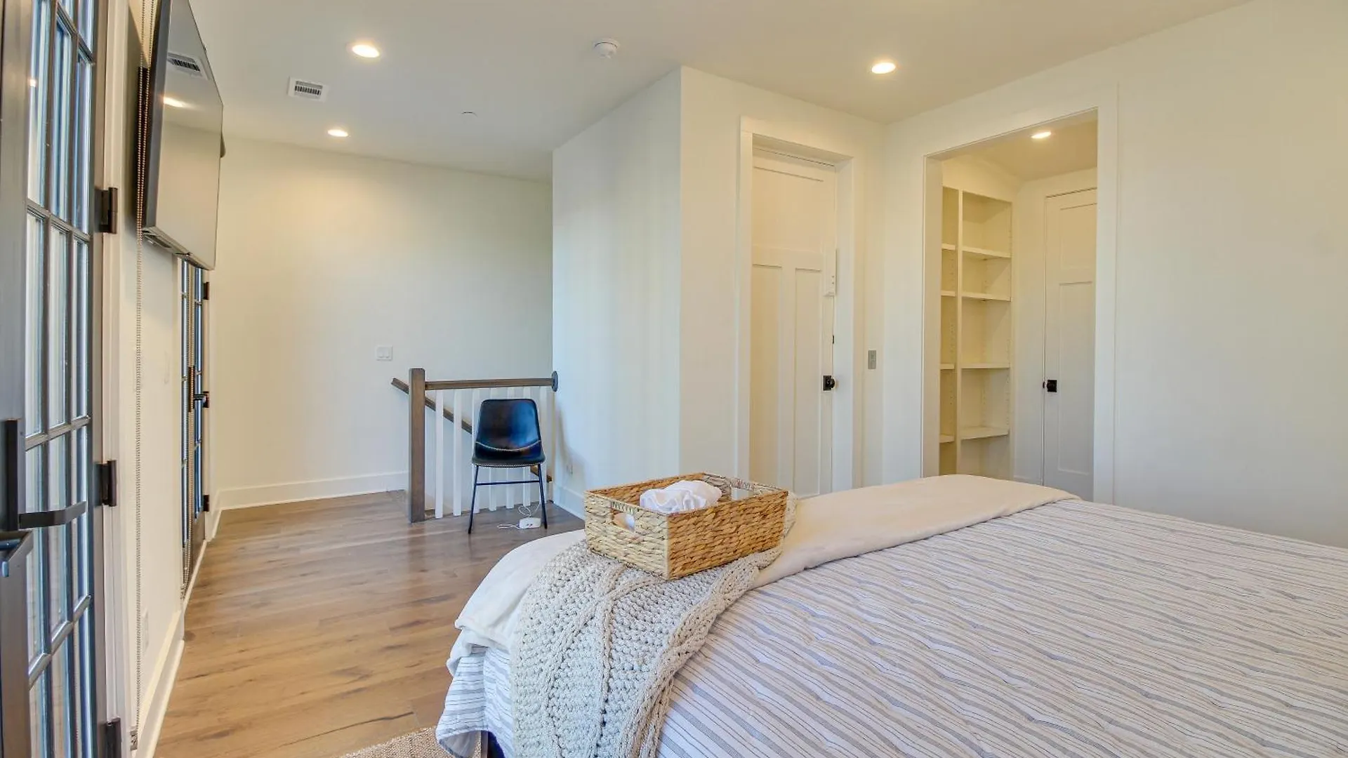 Luxe Savannah Townhome 1 Mi To Historic District 0*,  United States