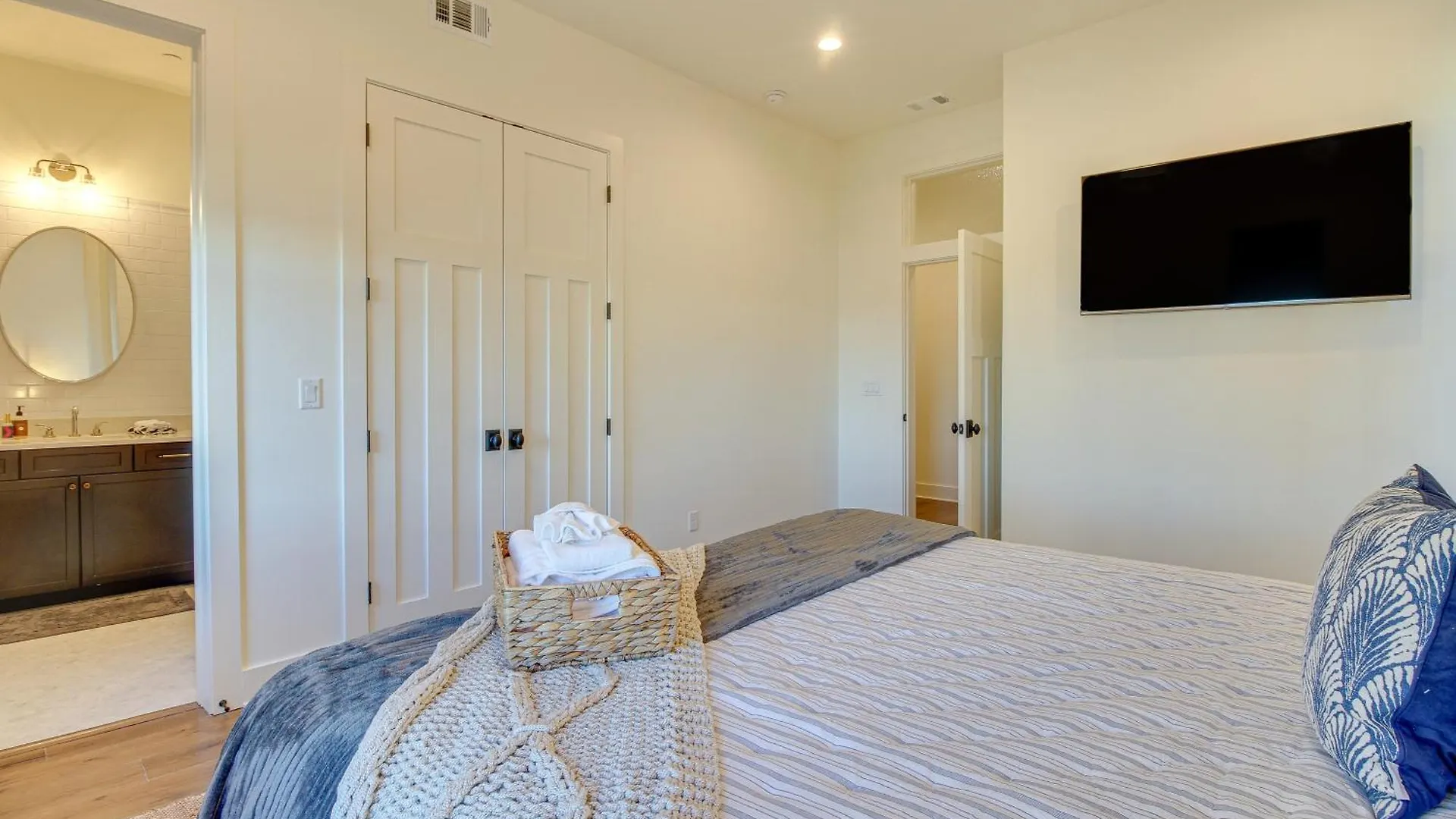 Holiday home Luxe Savannah Townhome 1 Mi To Historic District United States