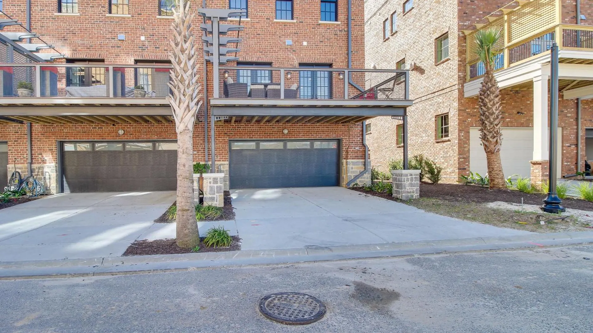 Luxe Savannah Townhome 1 Mi To Historic District Holiday home