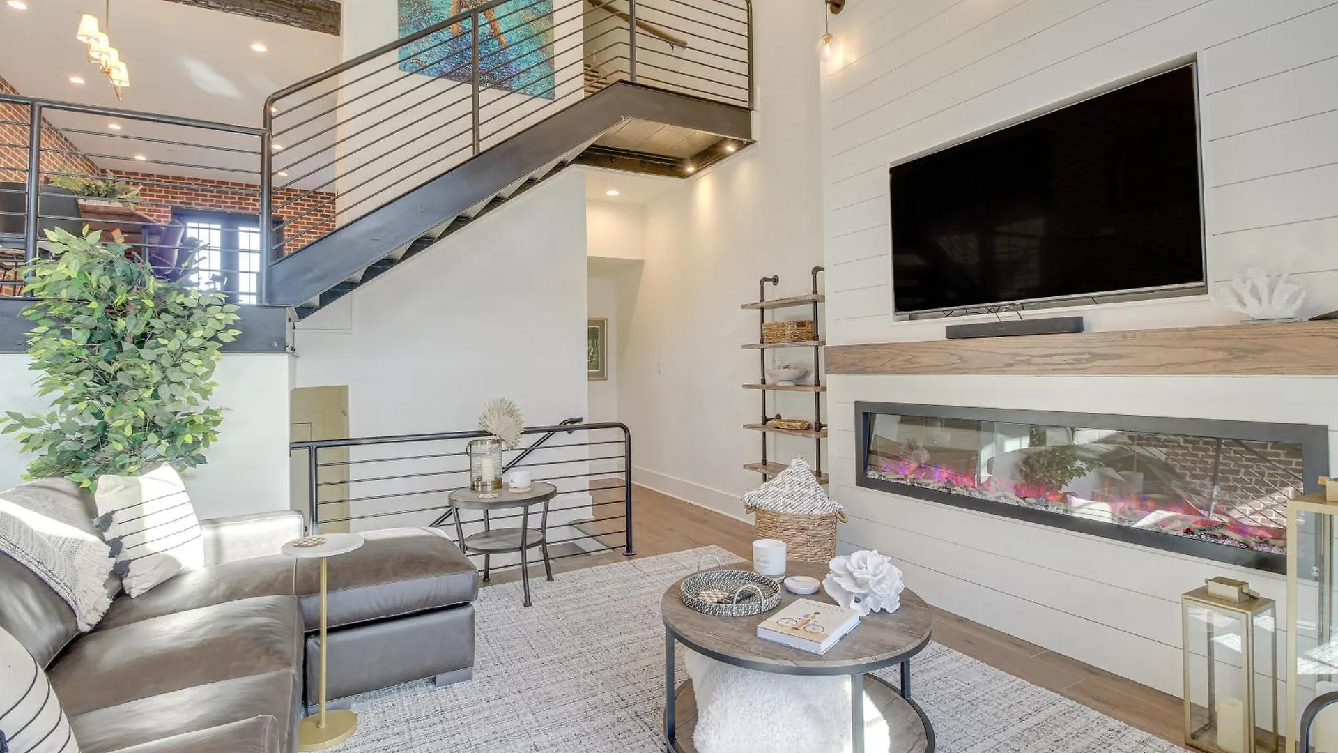 Luxe Savannah Townhome 1 Mi To Historic District United States