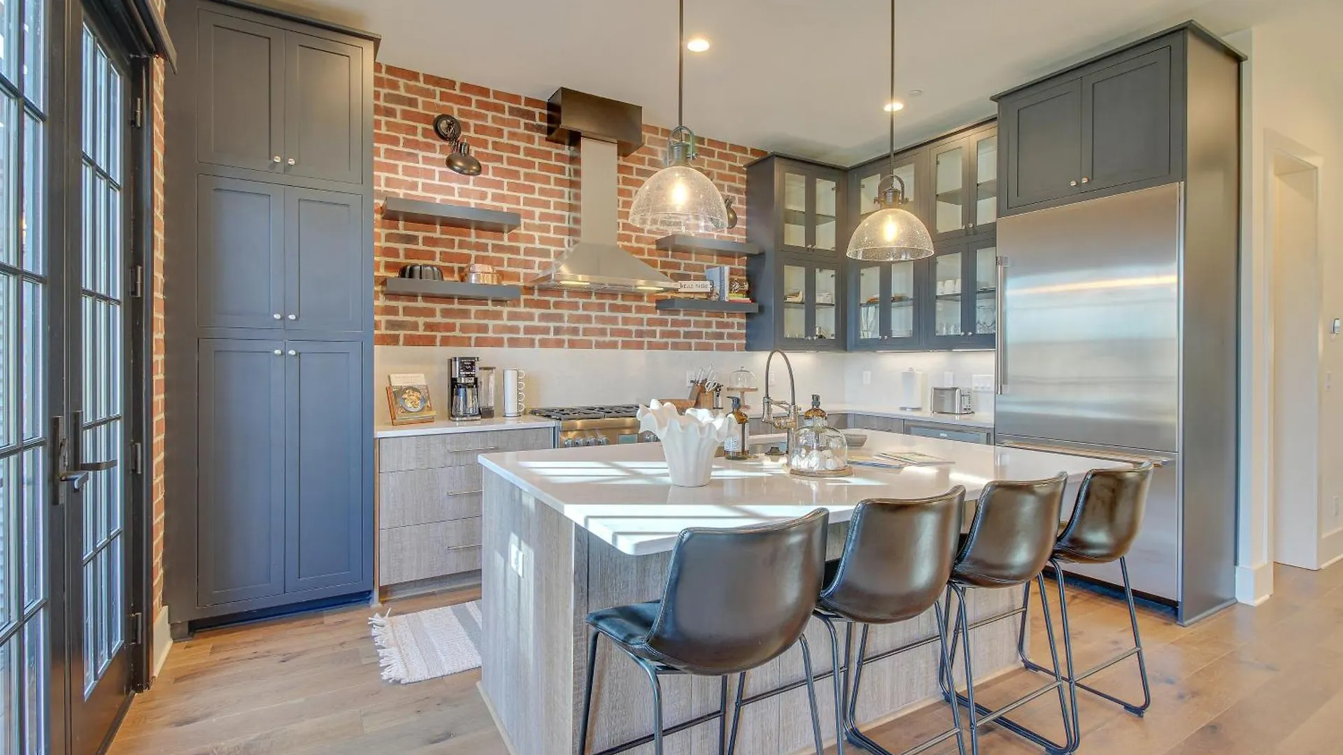 Luxe Savannah Townhome 1 Mi To Historic District 0*,  США